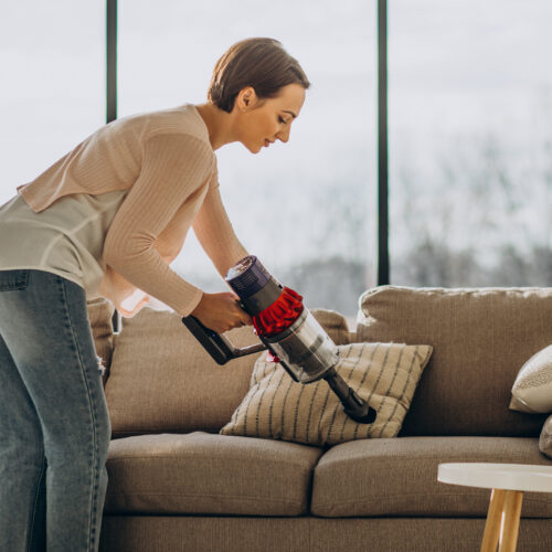 Cara Membersihkan Sofa Kain dengan Bahan Rumahan