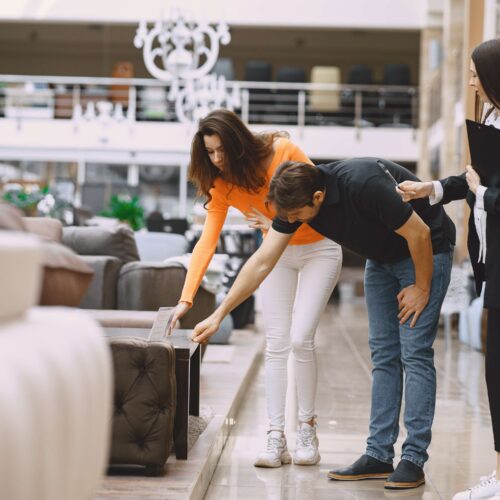 Tips Belanja Furniture di Showroom Biar Nggak Nyesel Setelah Sampai Rumah